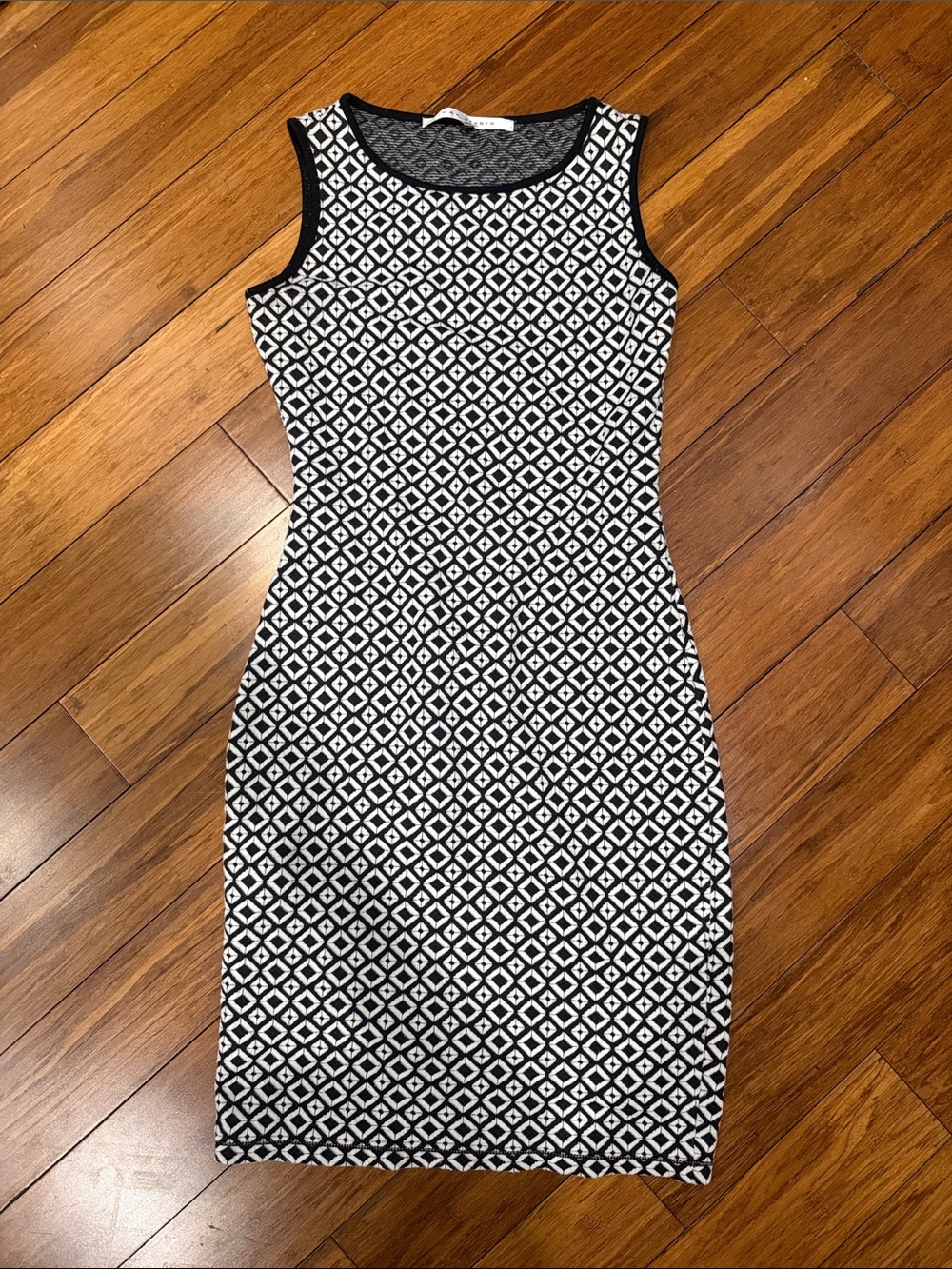 Max Studio Black and White Geometric Sleeveless Midi Dress
